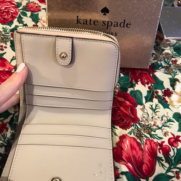 🌟KATE SPADE WALLET NWT 🎉HOST PICK - Picture 10 of 16